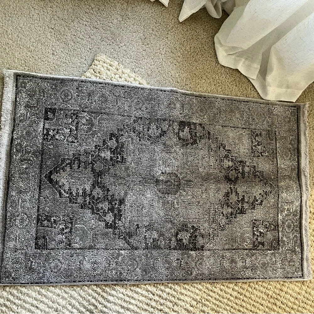 Vintage Style Gray Mini Rug